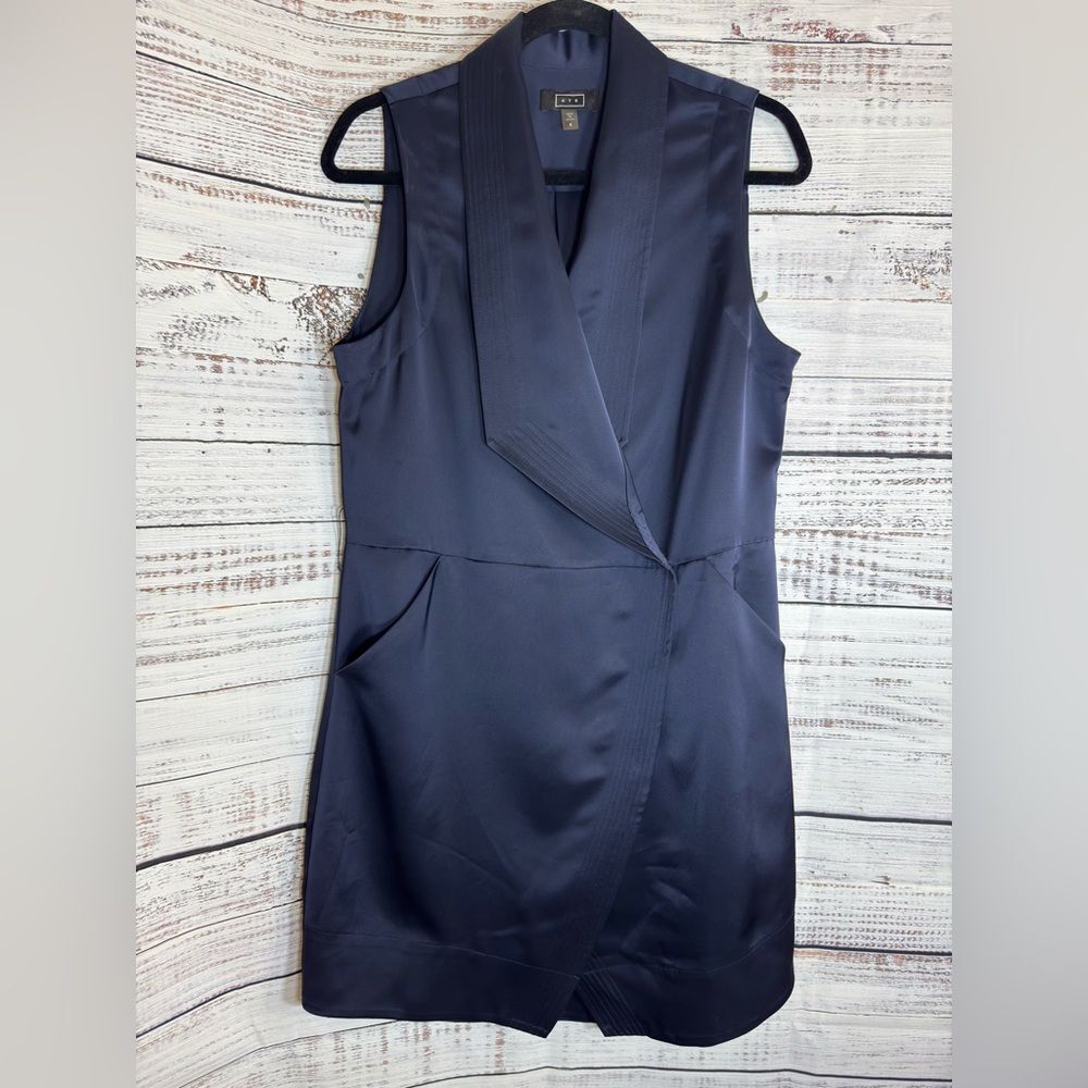 Ayr The Perch Dress Womens size 6 Navy Blue satin Wrap Mini Tailored Read V Neck